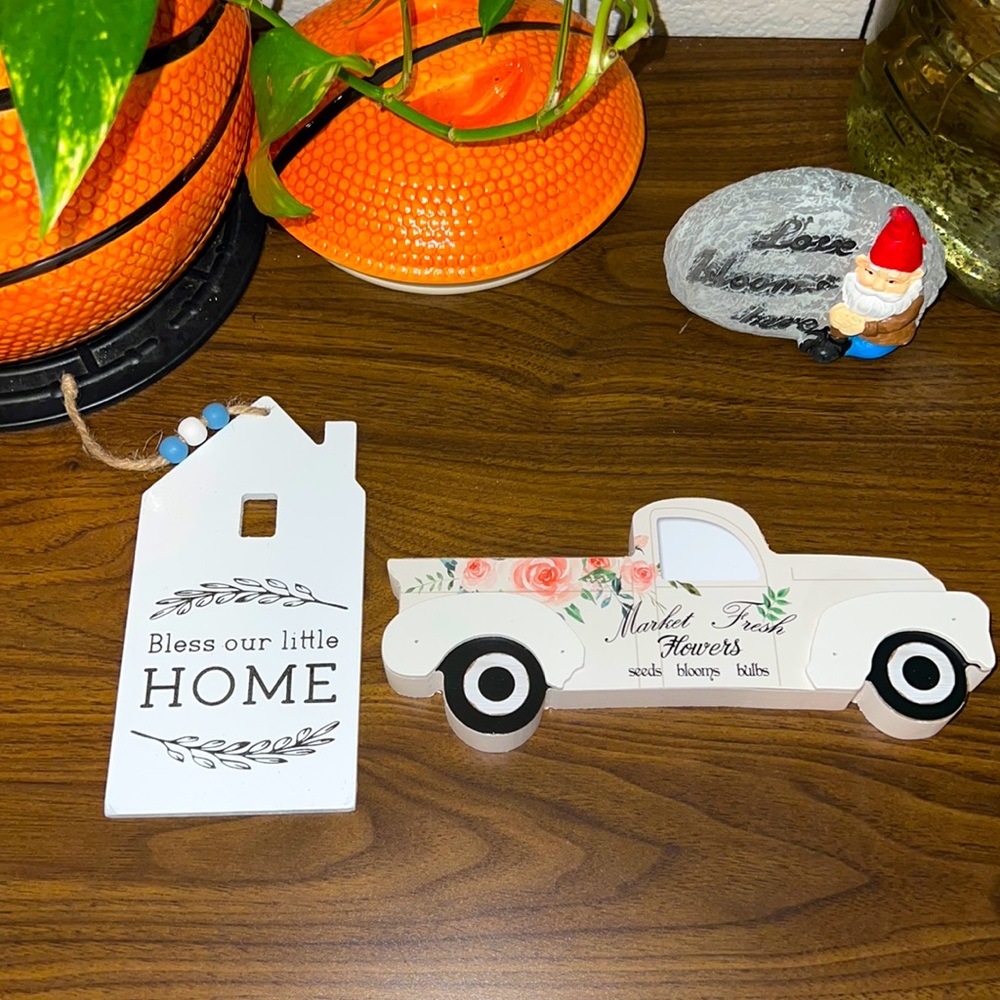 Market Fresh Flowers Car Stand & House Shaped “Bless our little HOME” Decor New